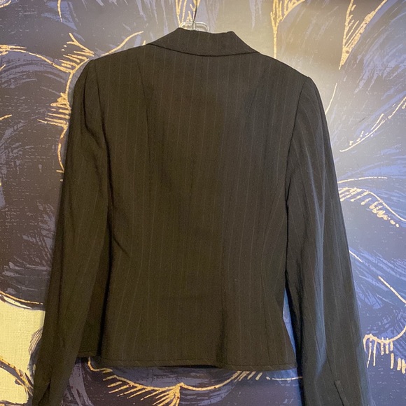 Tall 33.4 inseam Tahari lined suit. Pristine - Picture 2 of 13